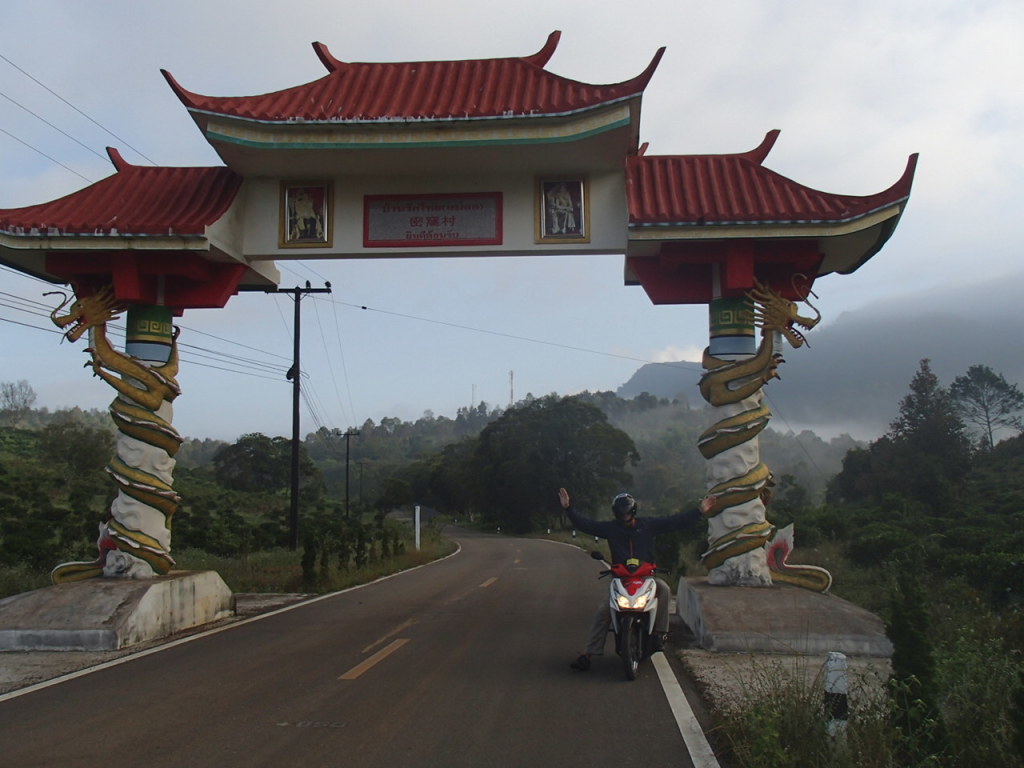 Entrance to Ban Rak Thai